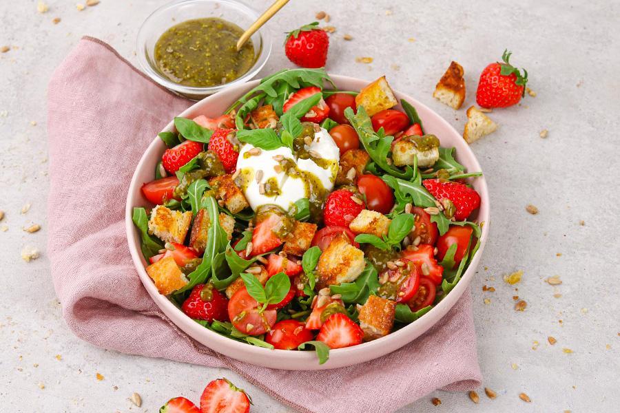 Erdbeer Panzanella Salat mit Pistazienpesto - Schritt 6