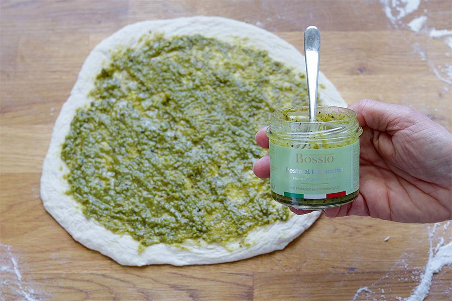 Frühlingspizza mit Spargel und Mozzarella - Schritt 2