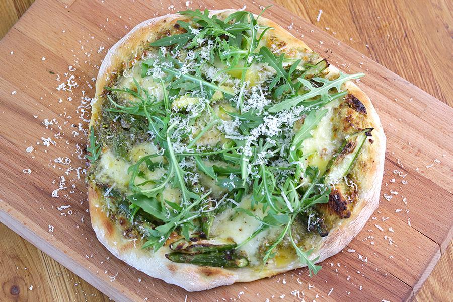 Frühlingspizza mit Spargel und Mozzarella - Schritt 5