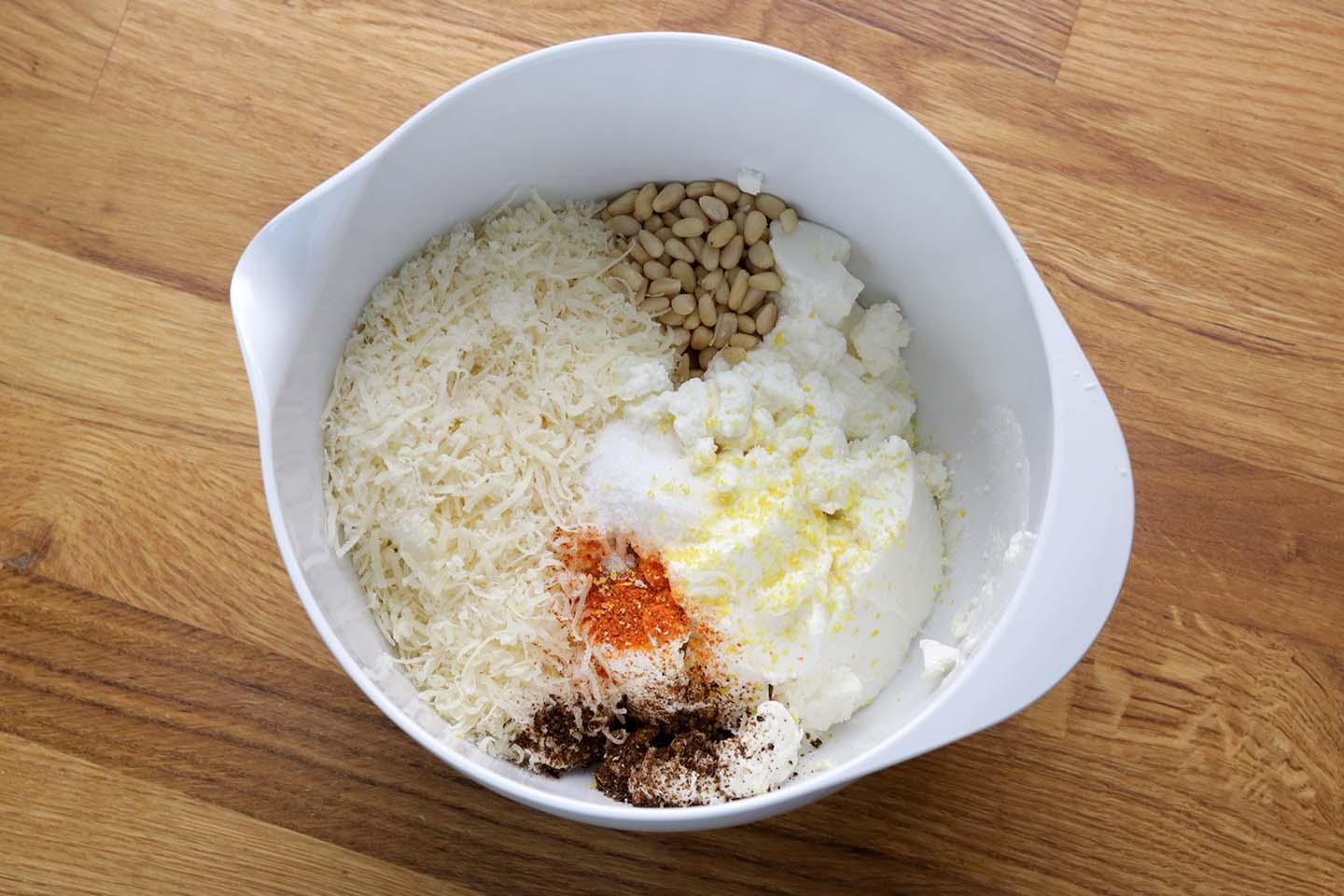 Mit Spinat und Ricotta gefüllte Cannelloni - Schritt 3
