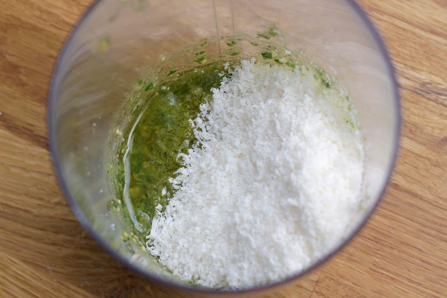 Cremige Burrata-Pasta mit selbstgemachten Basilikum-Pesto und Schmorgemüse - Schritt 5