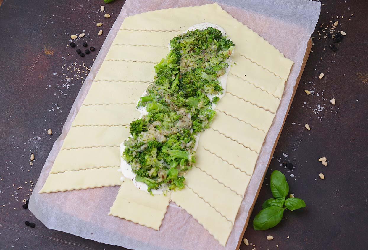 Brokkoli-Käse-Strudel - Schritt 5
