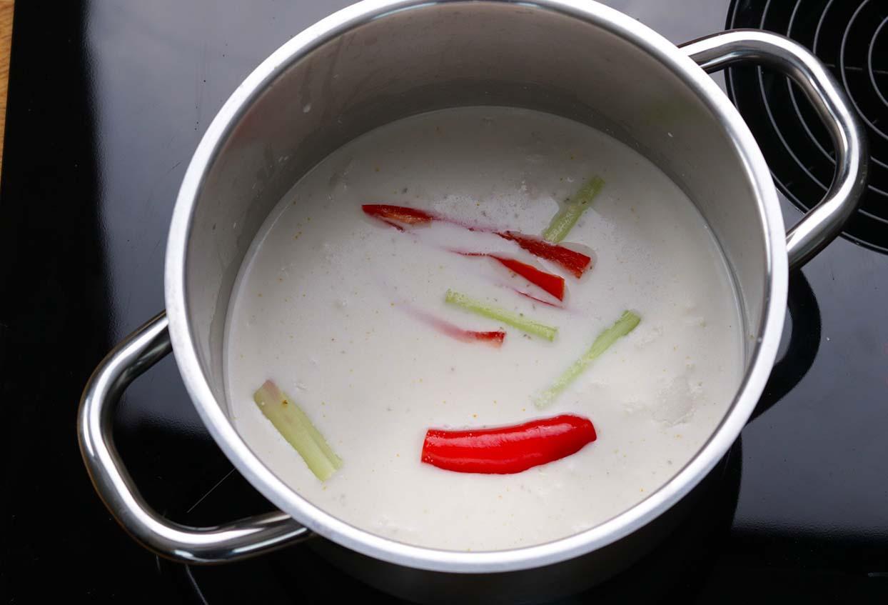 Tom Kha Gai (20 Minuten Soulfood) - Schritt 1