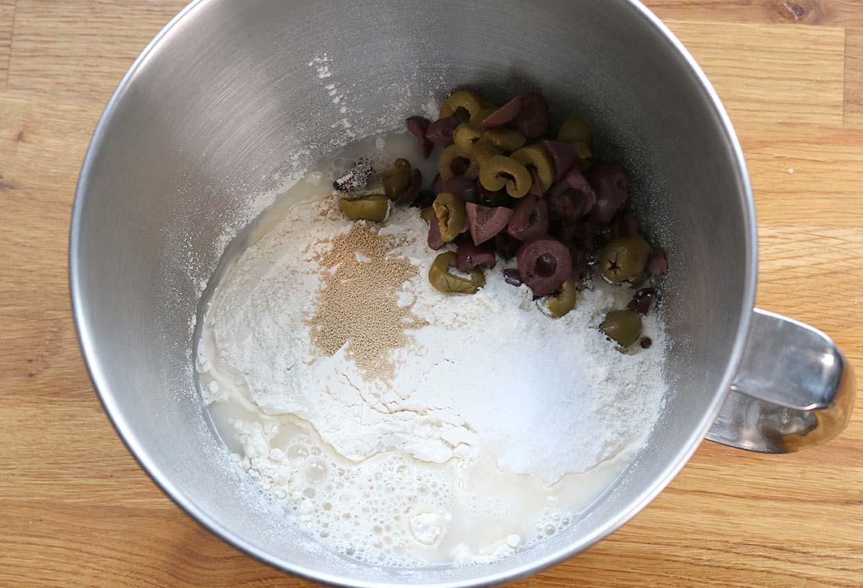 5-Zutaten "kein Aufwand" Olivenbrot - Schritt 2