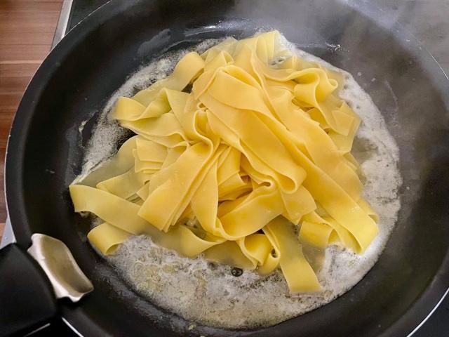 Lachs mit Kräuter-Senf-Kruste und Zitronenpasta - Schritt 4