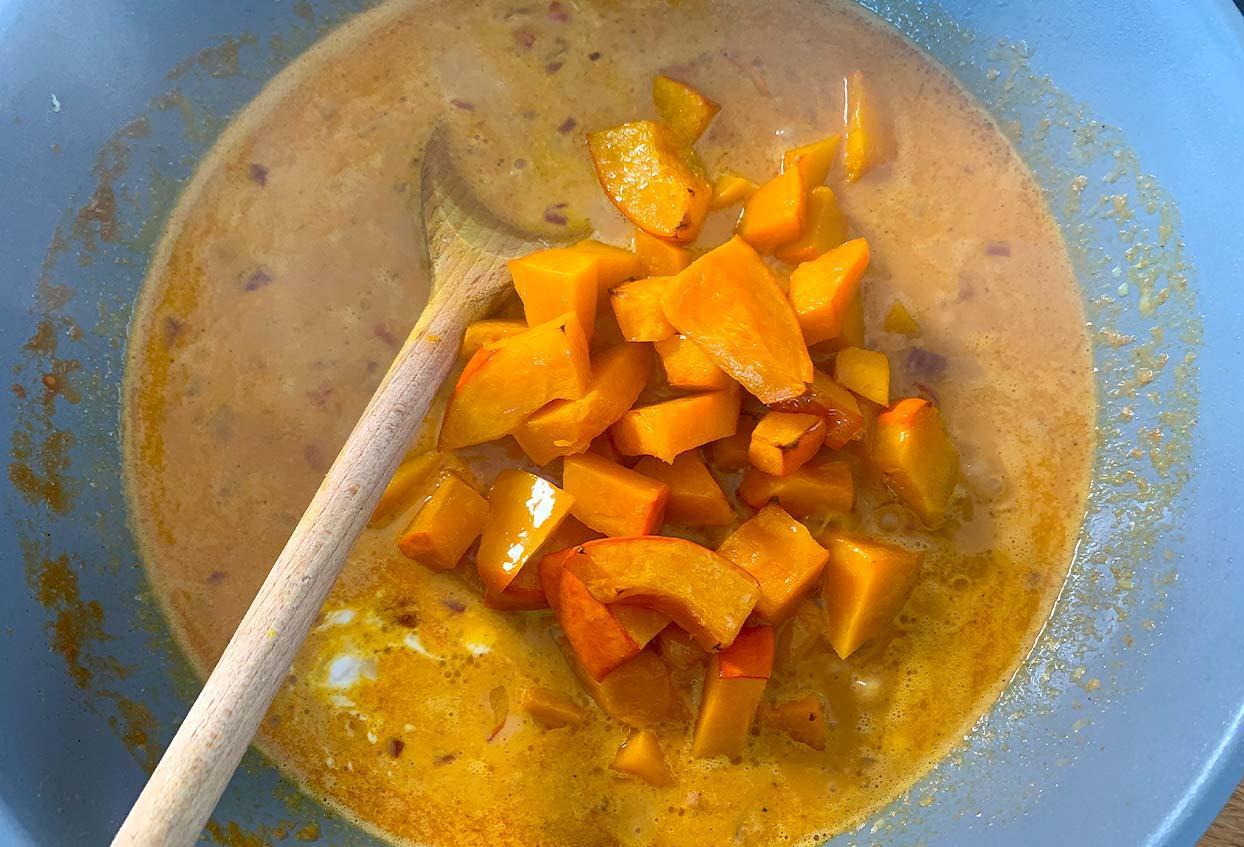 Cremiges Kürbis-Curry - Schritt 5