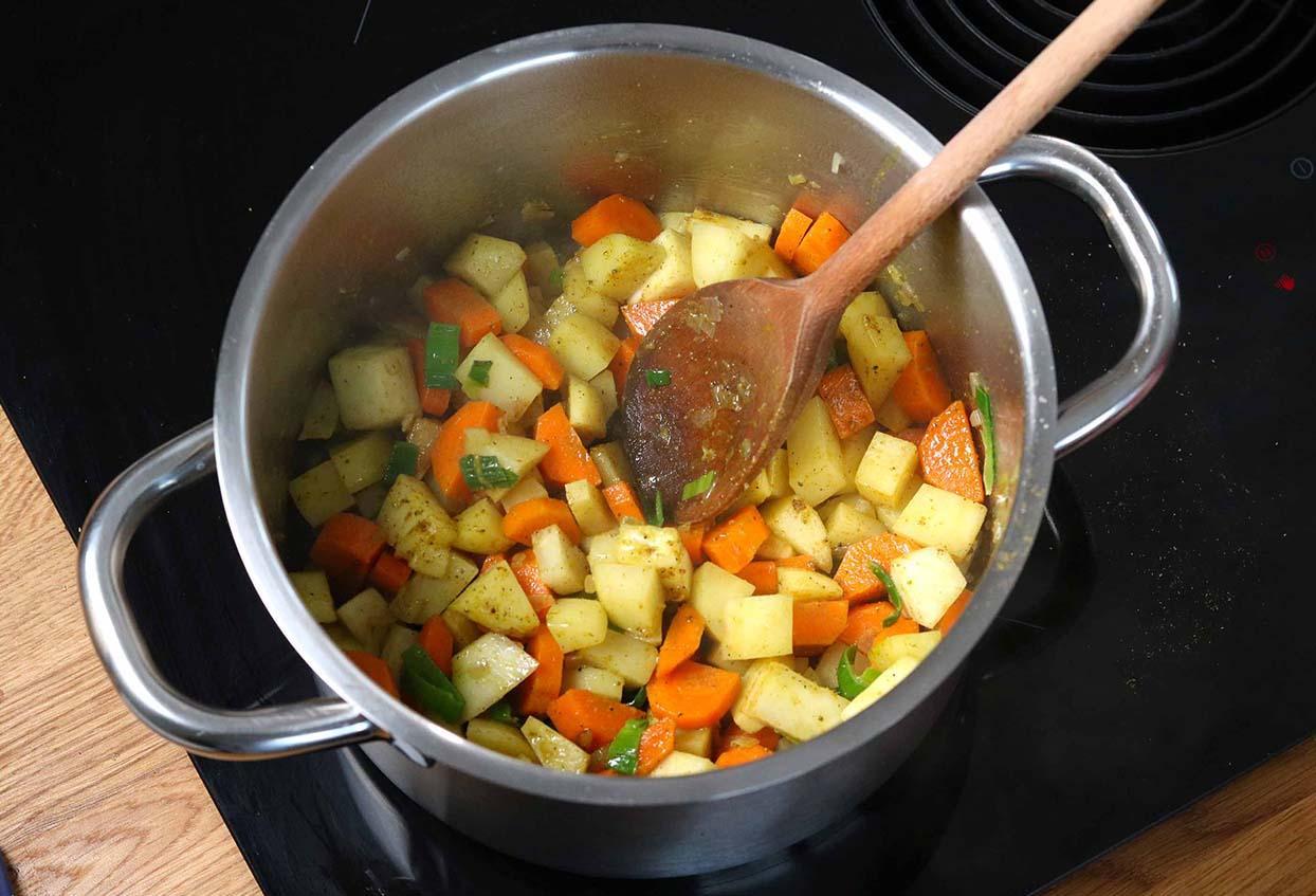 Omas Linsensuppe mit Würstchen - Schritt 3
