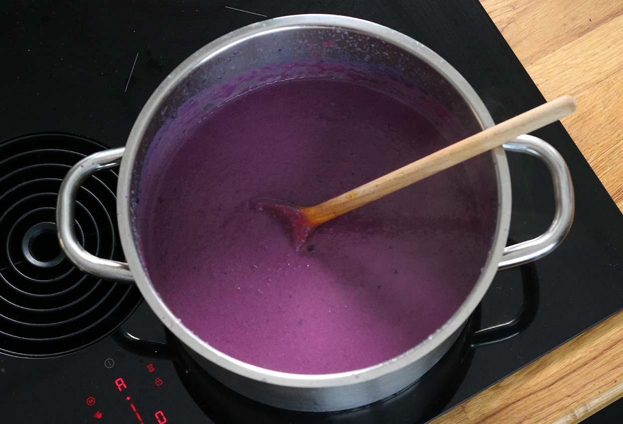 Köstliche Rotkohl-Apfelcreme-Suppe - Schritt 5