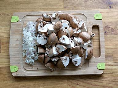 Herbstliche Pilz-Pasta mit karamellisierten Walnüssen - Schritt 1