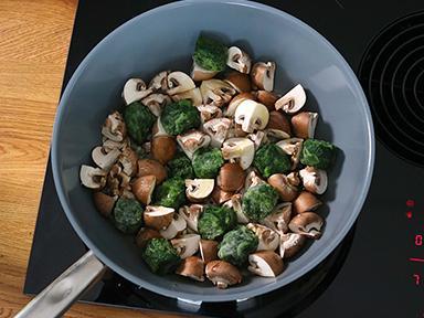 Herbstliche Pilz-Pasta mit karamellisierten Walnüssen - Schritt 3