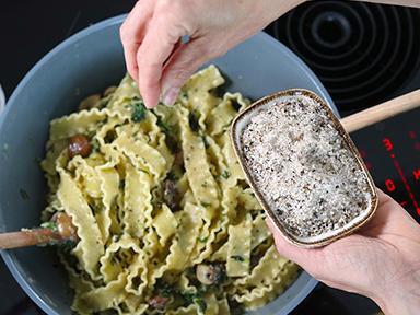 Herbstliche Pilz-Pasta mit karamellisierten Walnüssen - Schritt 5