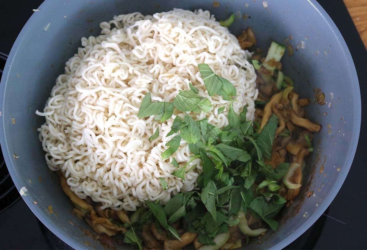 Pilze nach Thai-Art mit Mie Nudeln - Schritt 5