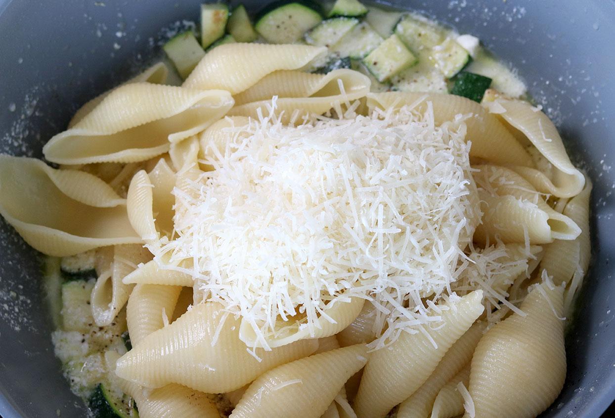 Muschelnudeln in cremiger Zitronen-Ricotta-Soße - Schritt 4