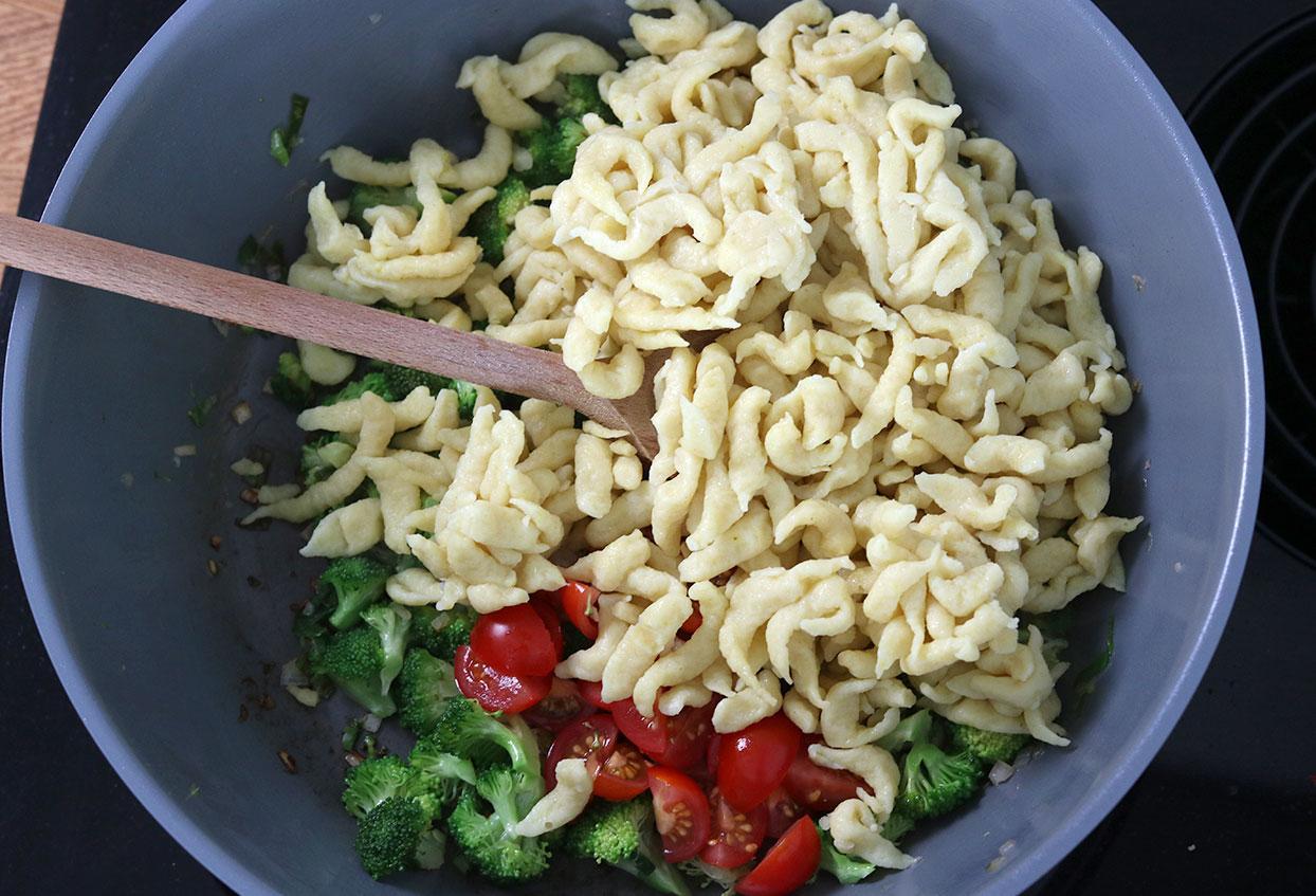 Pfifferlinge Spätzle-Pfanne - Schritt 2