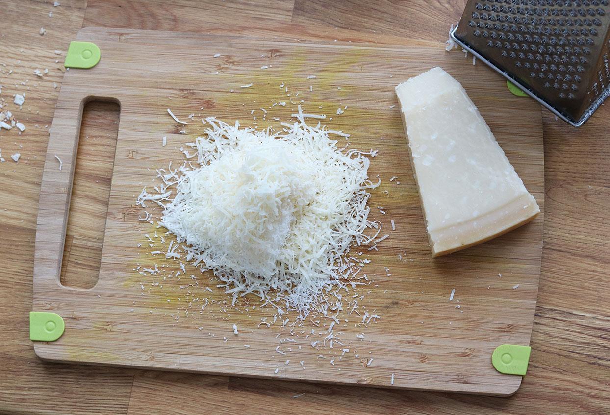 Schnelles Knoblauch-Parmesan-Kräuterbaguette - Schritt 2