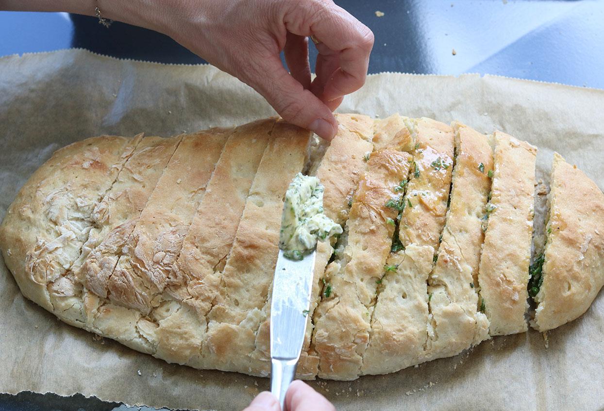 Selbstgemachtes Kräuterbaguette - Schritt 8