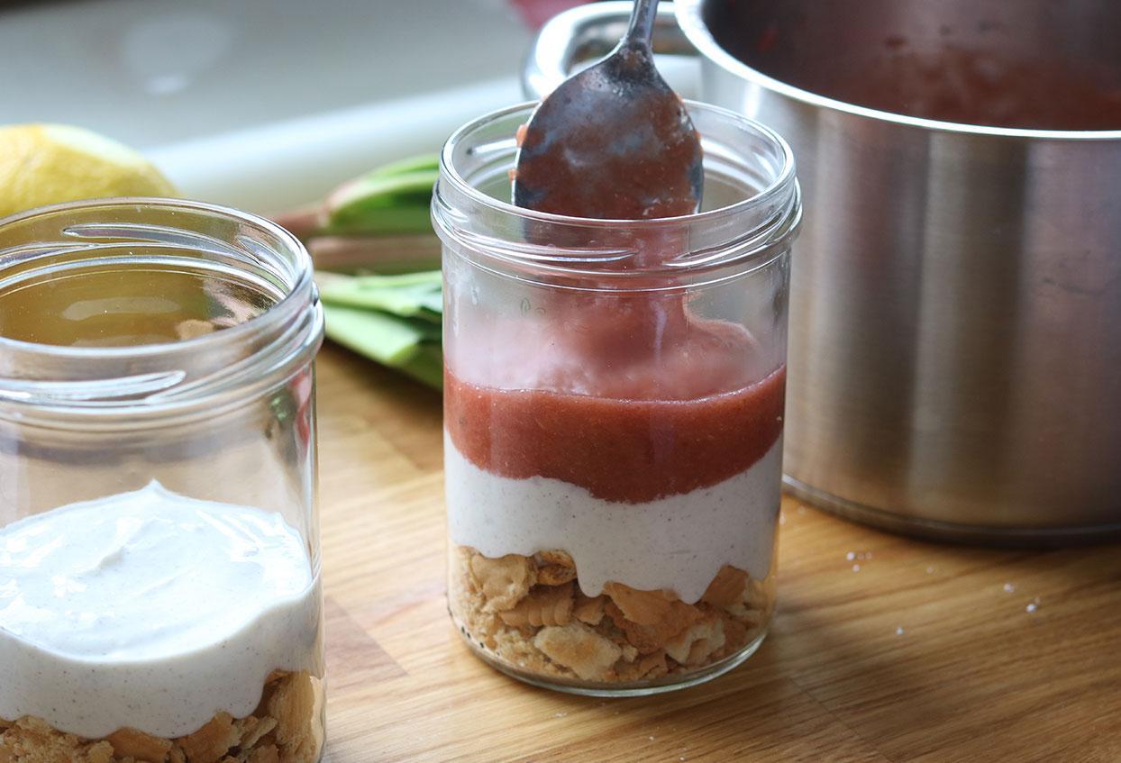 Sommerliches Rhabarber Schichtdessert (High Protein) - Schritt 6
