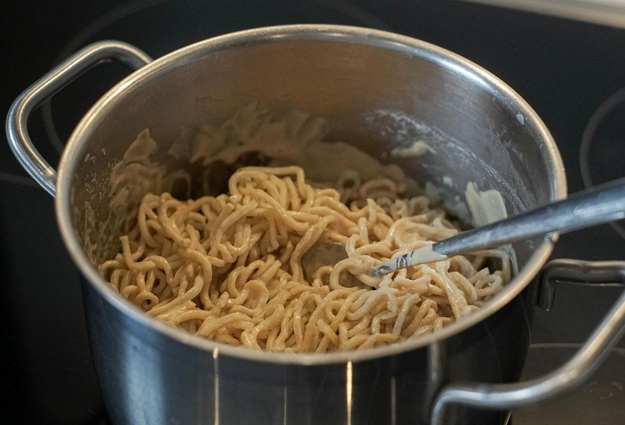 Cremige Erdnuss Mie Nudeln (vegan) - Schritt 7