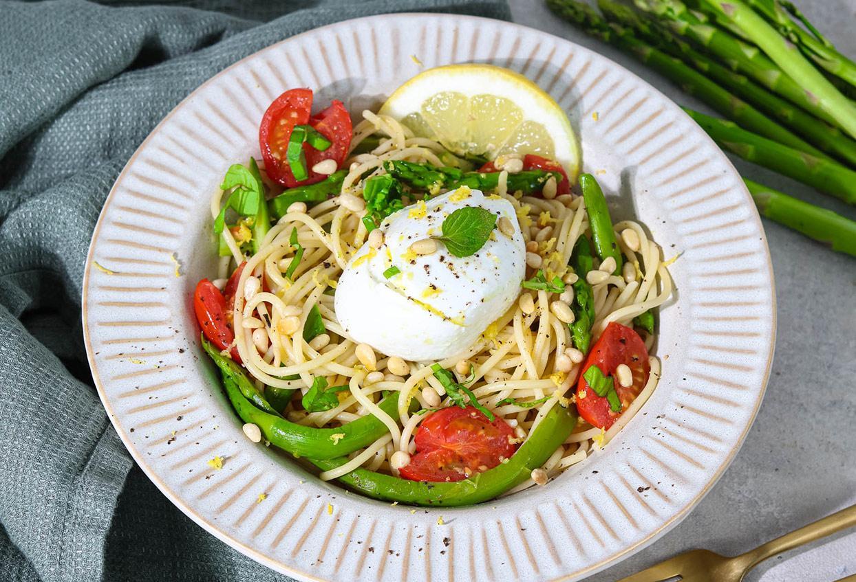 Sommerliche Pasta mit Burrata, Zitrone und Spargel - Schritt 6