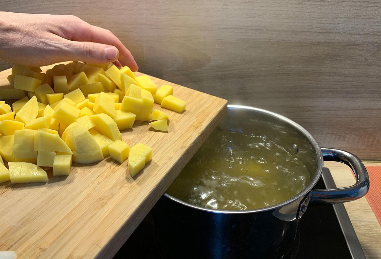 Schtschi (Russische Kohlsuppe) - Schritt 4