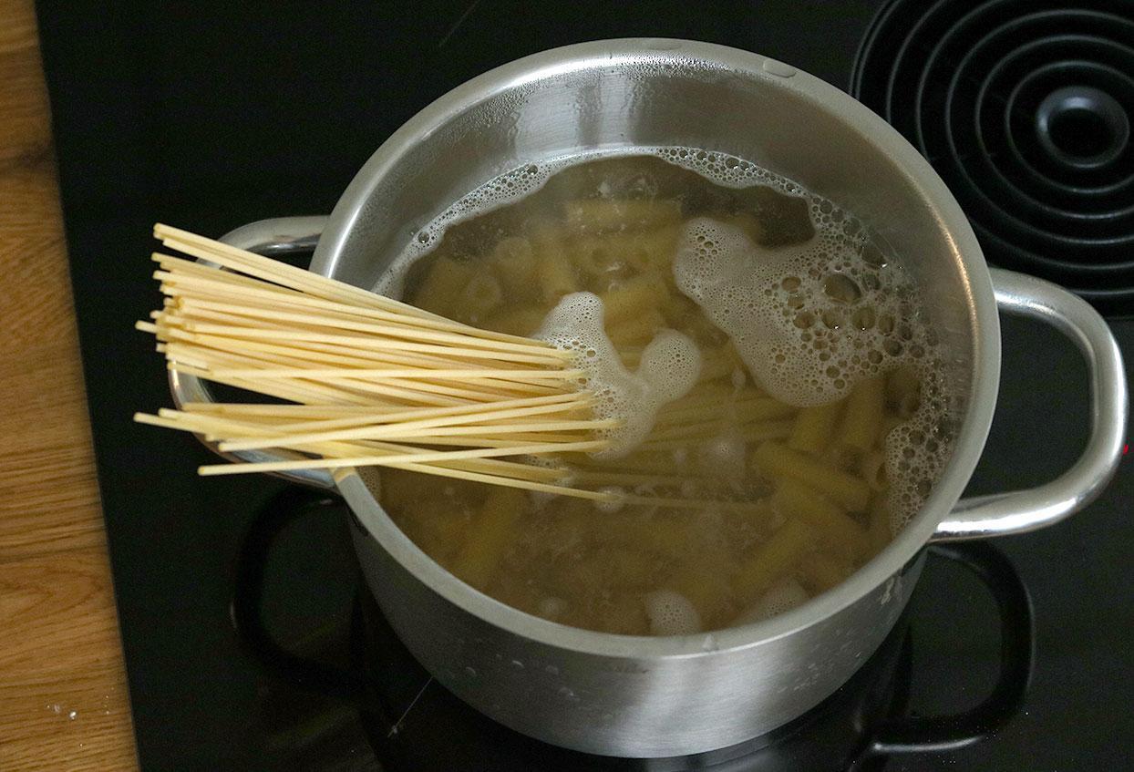 Cremige Tomaten-Gin Pasta - Schritt 1