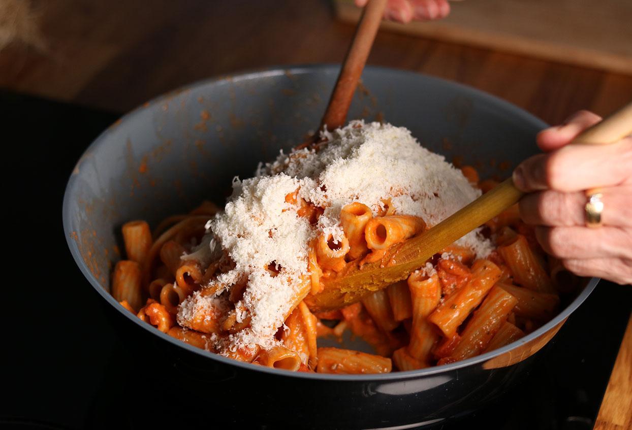 Cremige Tomaten-Gin Pasta - Schritt 7