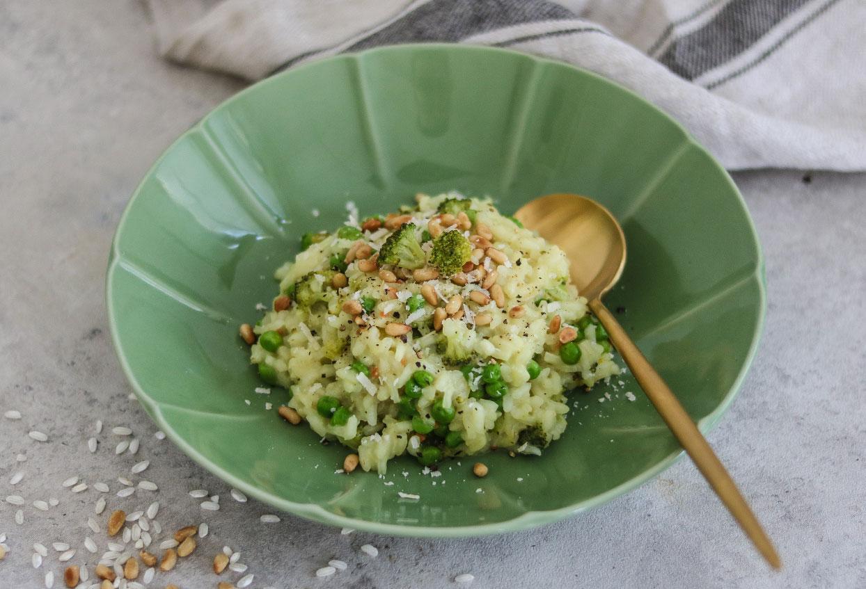 Brokkoli-Erbsen Risotto mit Pinienkernen - Schritt 13