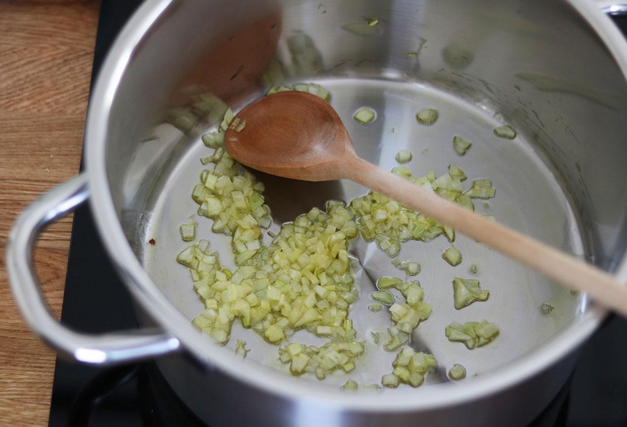Brokkoli-Erbsen Risotto mit Pinienkernen - Schritt 4
