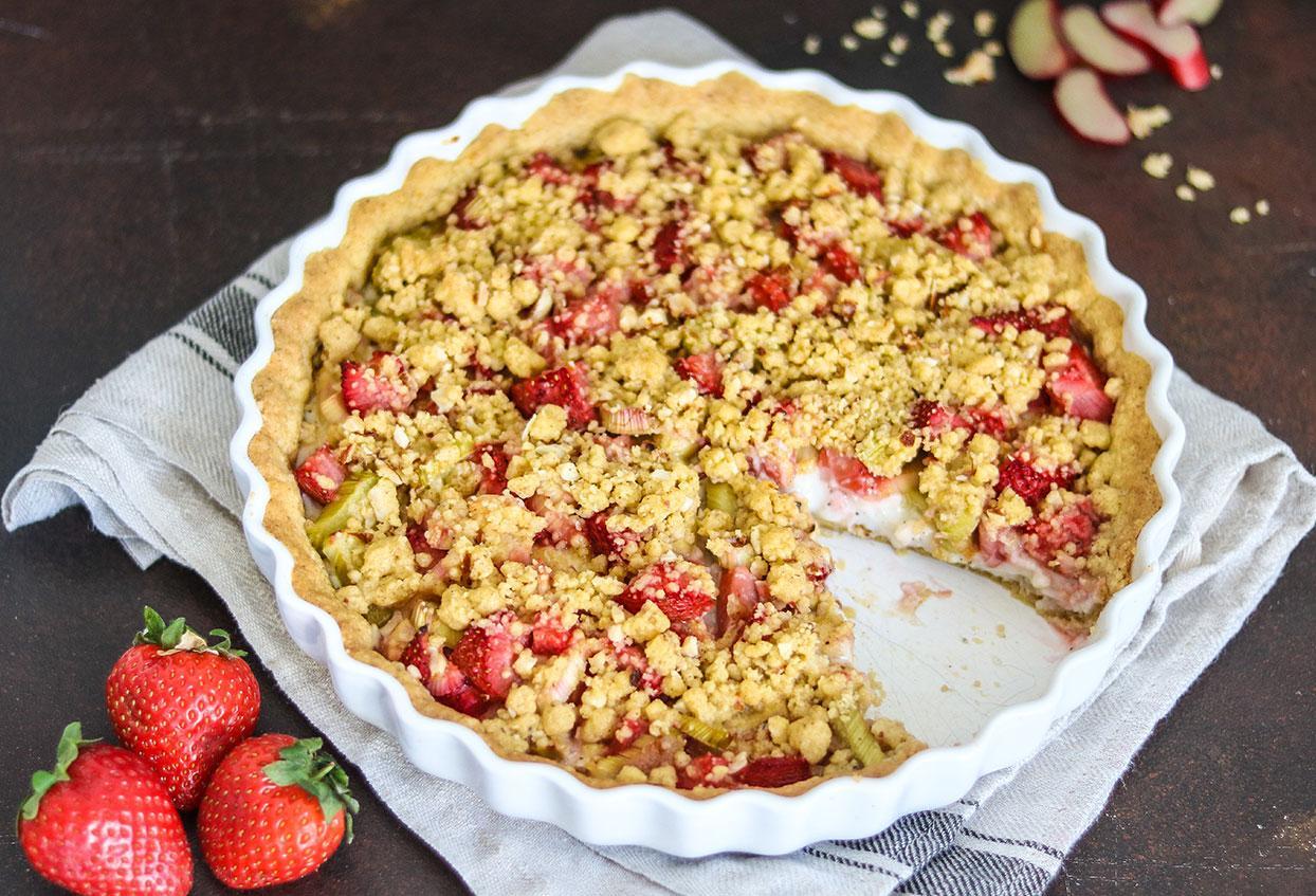 Rhabarber-Erdbeeren-Streuselkuchen mit Vanillepuddingfüllung - Schritt 11