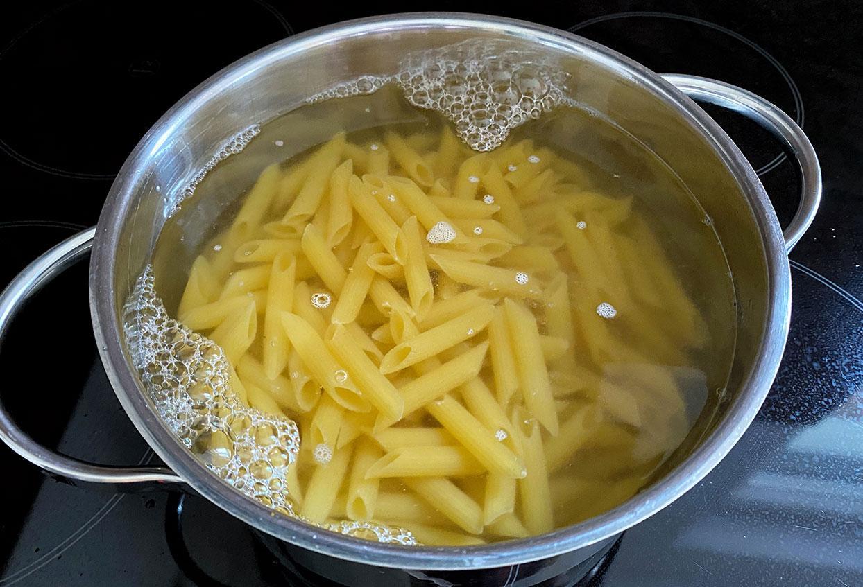 5 Zutaten Penne mit geröstetem Brokkoli - Schritt 1