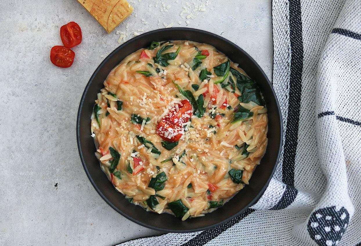 Nudelreis mit Spinat, Parmesan und Tomaten - Schritt 9