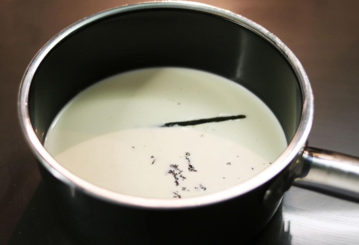 Selbstgemachte Vanillesauce - Schritt 1