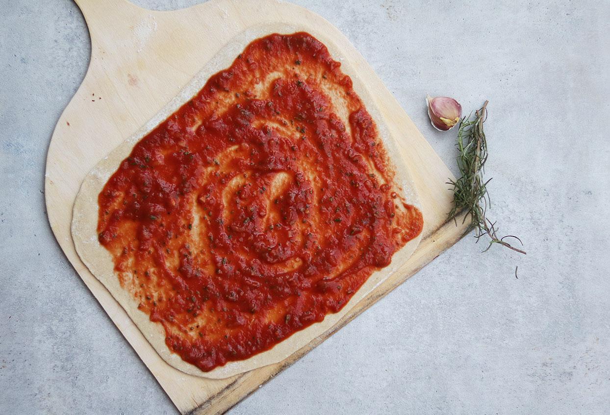 Schneller Pizzateig und Tomatensoße #basisrezept - Schritt 9