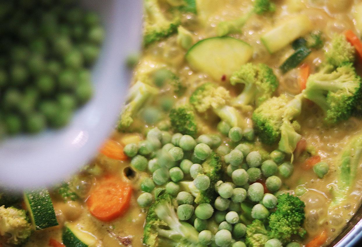 Grünes Reste-Curry mit Erdnüssen - Schritt 5