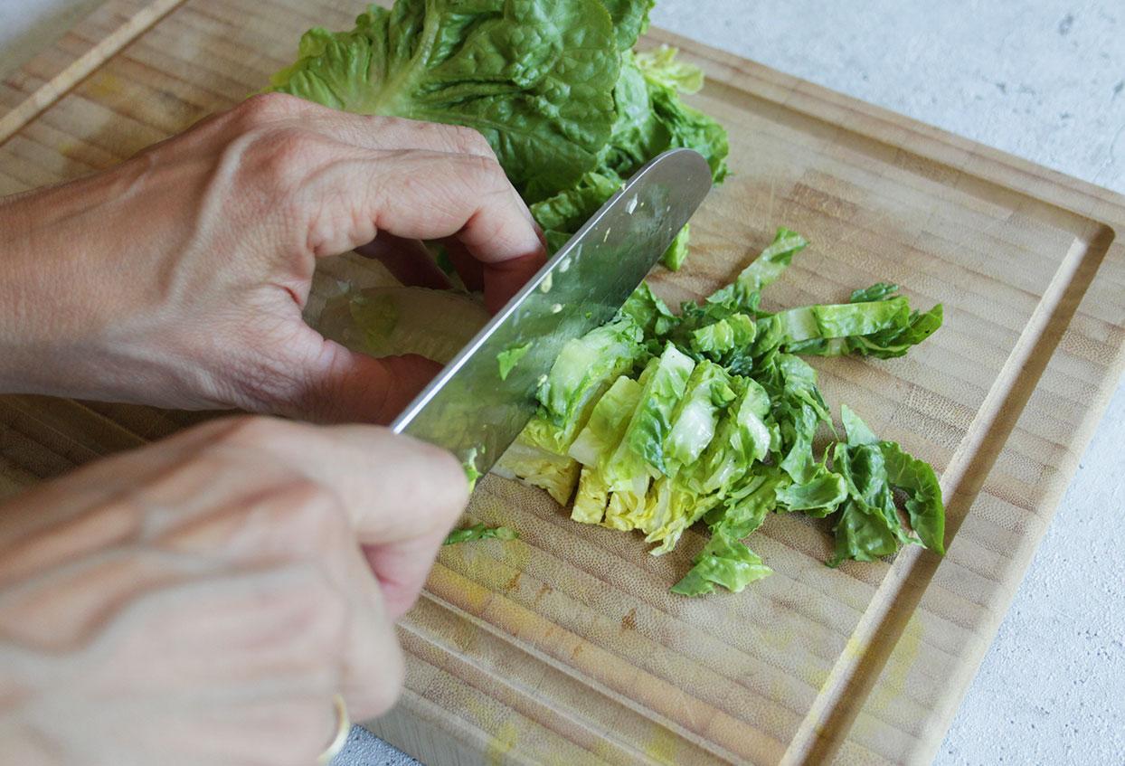 Fruchtiger Foodoholic Brotsalat aus mit Brot - Schritt 1