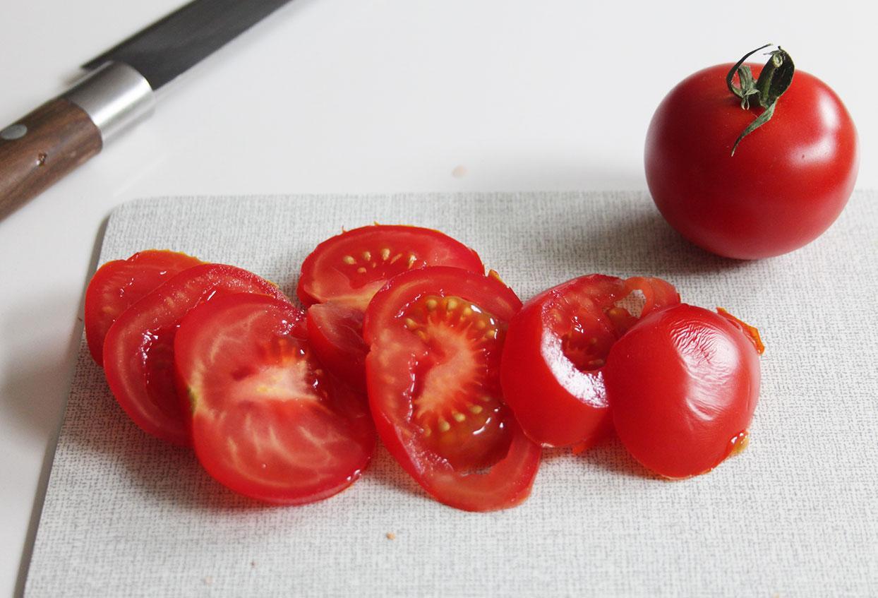 Gebratene Tomate-Mozzarella auf altem Brot - Schritt 2