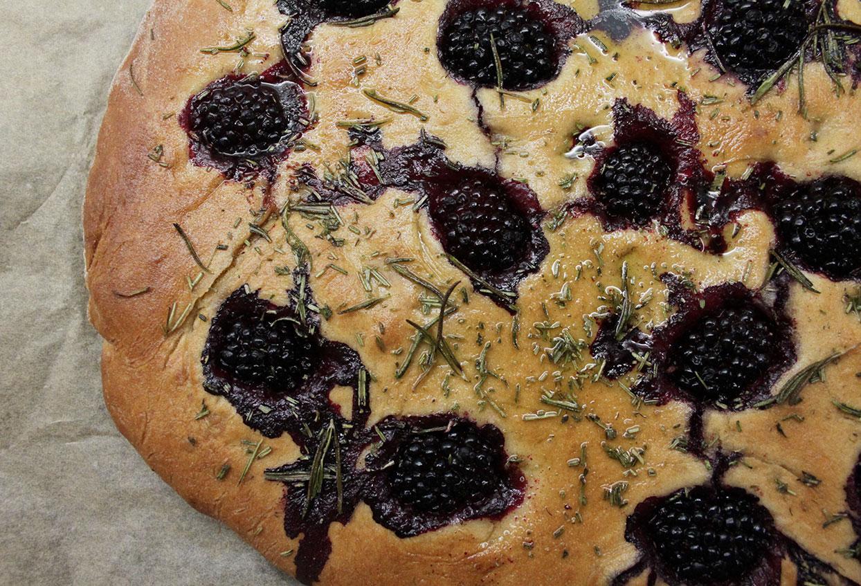 Foccacia mit Brombeeren und Rosmarin - Schritt 7