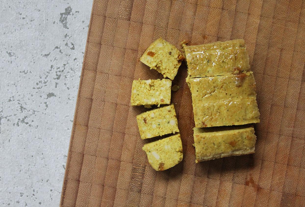 Indischer Teller mit Vollkornreis und Mango-Tofu in cremiger Kokoscurry-Soße - Schritt 2