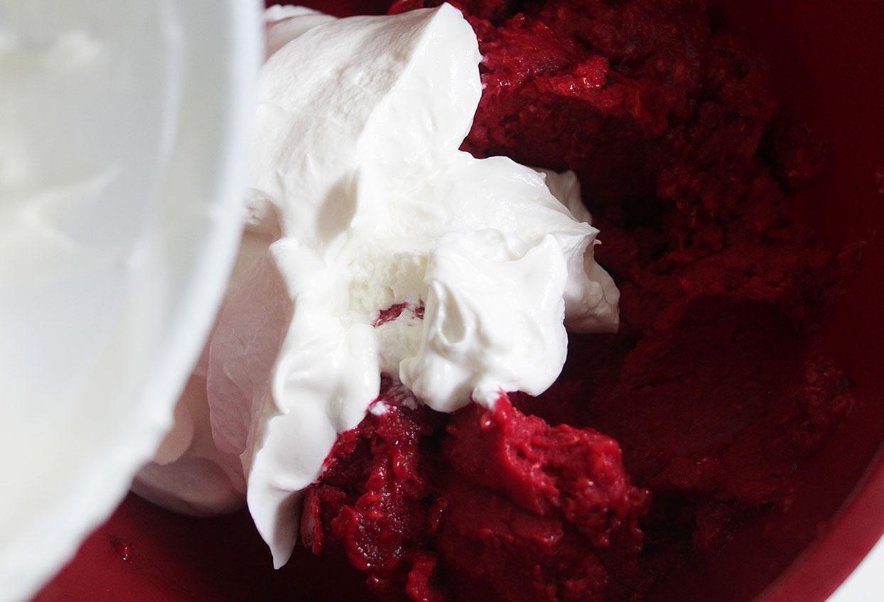 Schneller Frozen-Joghurt mit Himbeeren und Minze - Schritt 2