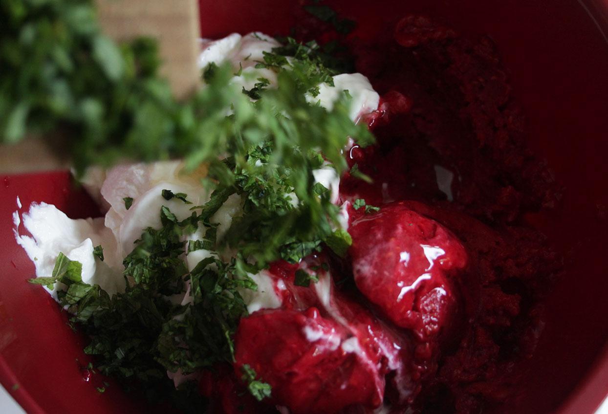 Schneller Frozen-Joghurt mit Himbeeren und Minze - Schritt 3