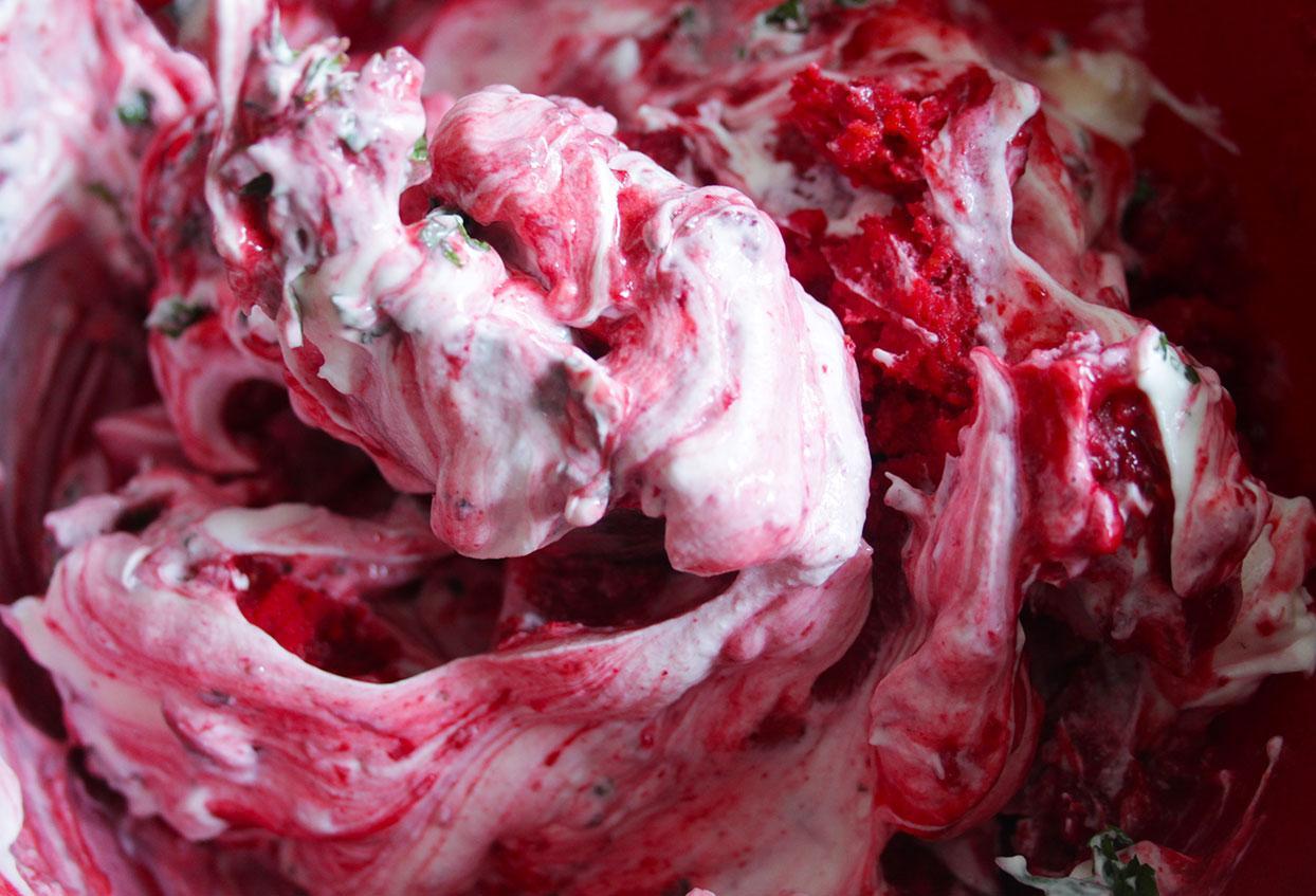 Schneller Frozen-Joghurt mit Himbeeren und Minze - Schritt 4