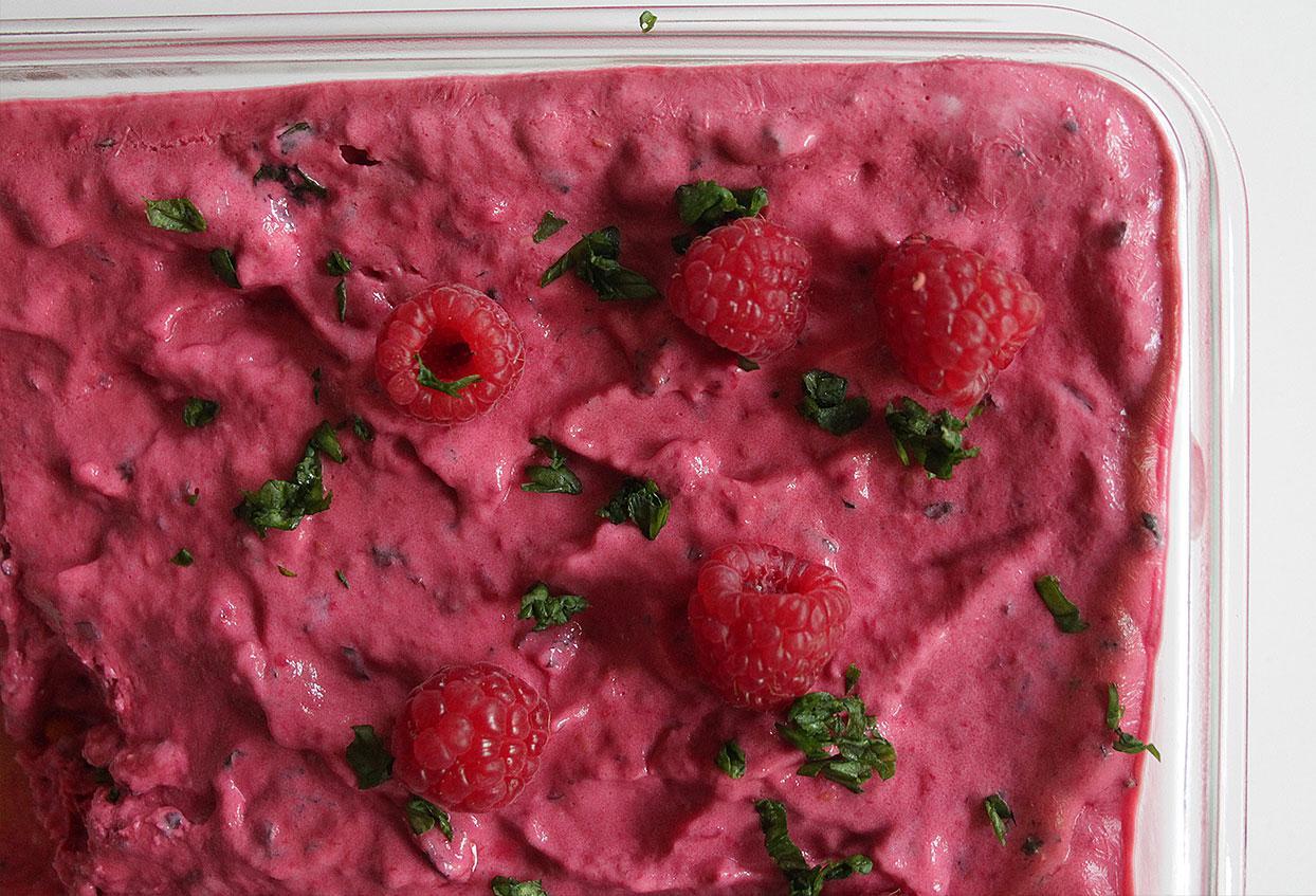 Schneller Frozen-Joghurt mit Himbeeren und Minze - Schritt 6