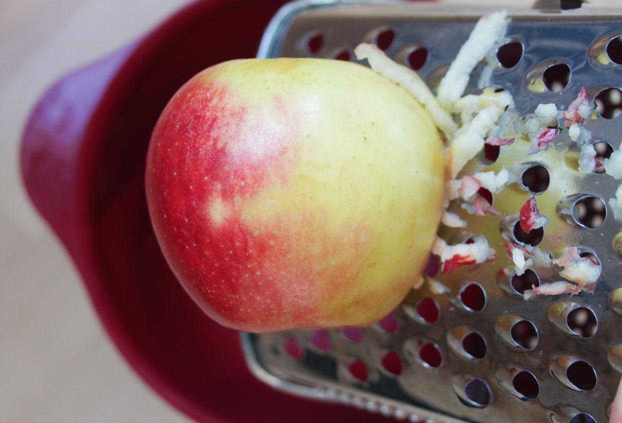 Einfaches Quark-Apfel-Haferflockenbrot - Schritt 1