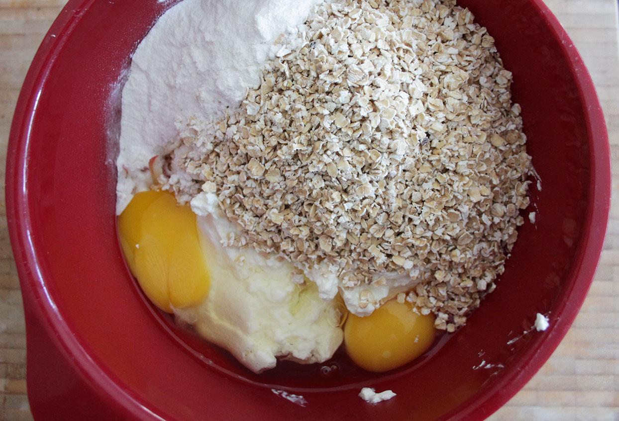Einfaches Quark-Apfel-Haferflockenbrot - Schritt 2