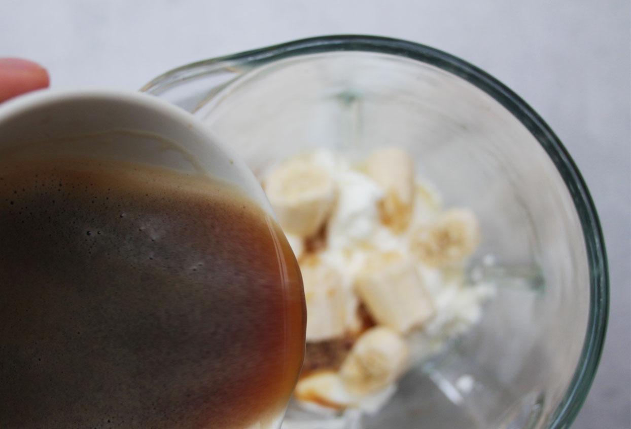 Sattmachender Espresso-Quark-Shake to-go - Schritt 1