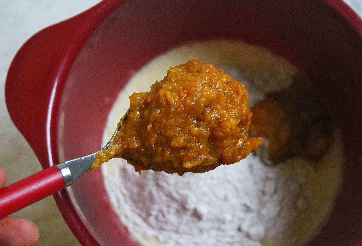 Legendäre Kürbis-Dattel-Muffins mit Apfelstückchen - Schritt 4