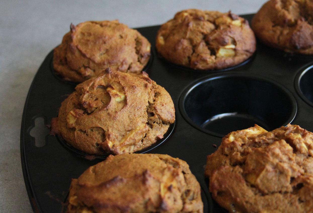 Legendäre Kürbis-Dattel-Muffins mit Apfelstückchen - Schritt 7