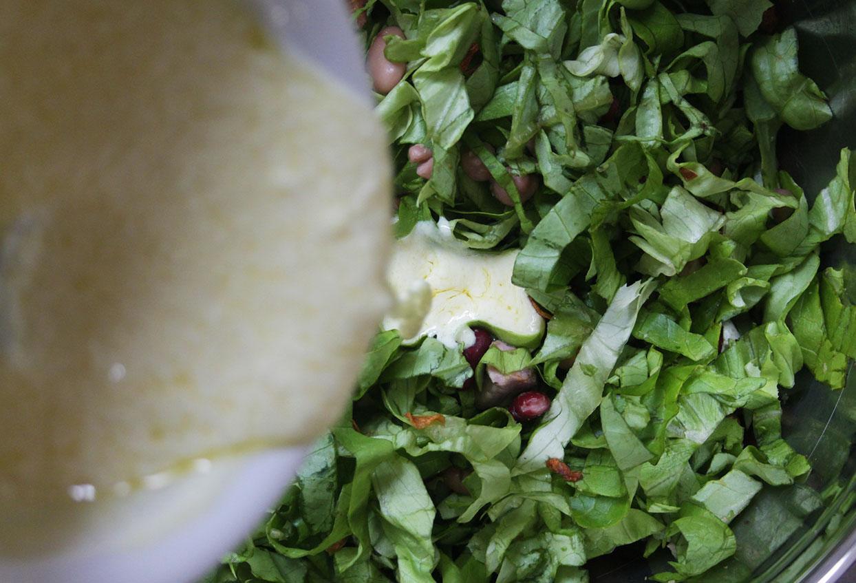 Knuspriger 12-Minuten Gemüsechips-Salat - Schritt 6