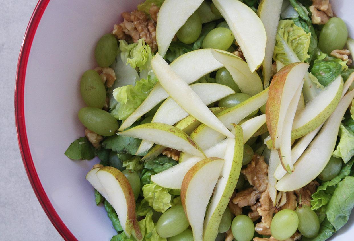 15-Minuten Birnensalat mit Ziegenfrischkäse und Honig-Senf-Dressing - Schritt 3