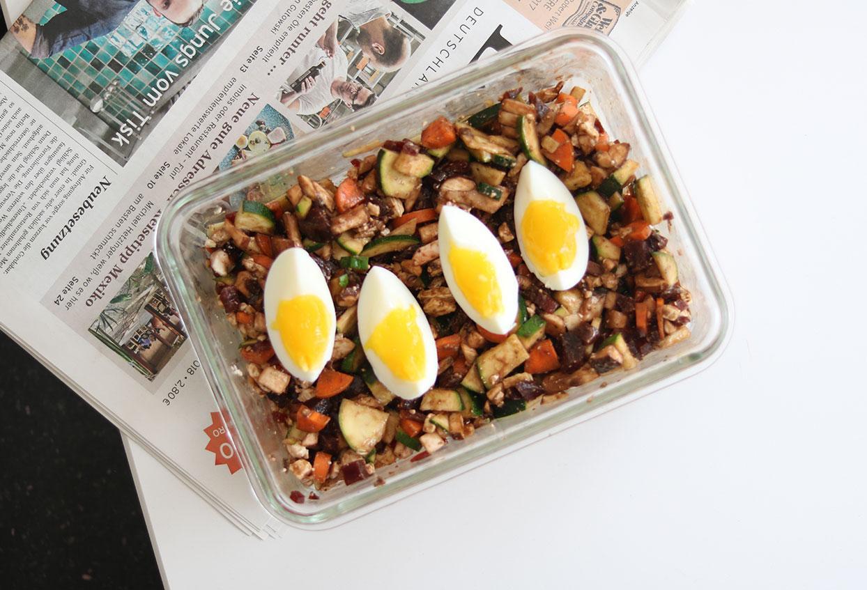 Rohkostsalat mit Feta-Käse und gekochtem Ei - Schritt 8